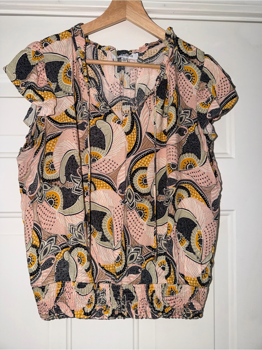 Rose + Olive Flowy Pink Patterned Flutter Sleeve Top. Sz XL